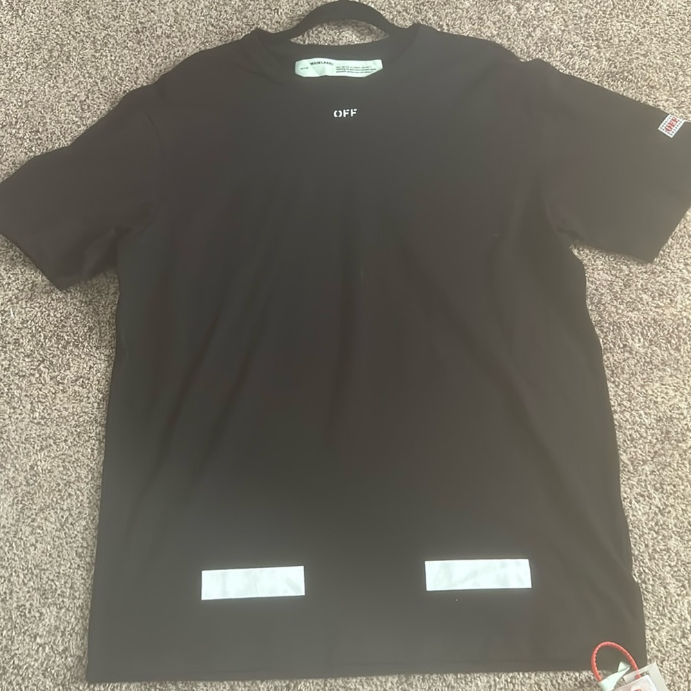 Off-White × Virgil Abloh
Off white OG seeing things TEE